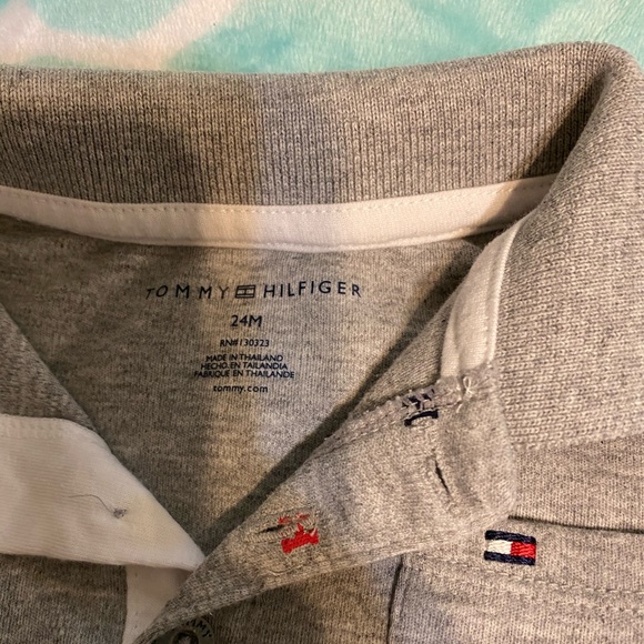 Tommy Hilfiger toddler boy romper/onesie 24m - Picture 2 of 4